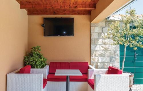 Μια τηλεόραση ή/και κέντρο ψυχαγωγίας στο Villa Zara with heated Hydromassage-Pool