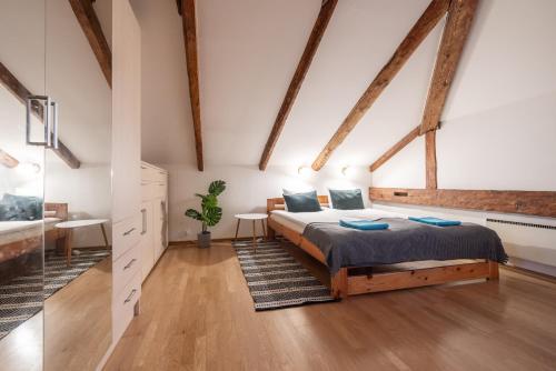Кровать или кровати в номере Old Town - Vana Viru Apartment