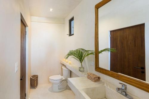 Kylpyhuone majoituspaikassa Tulum Townhouse by Amansala