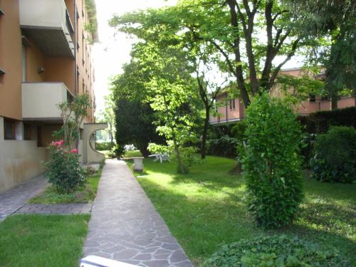 Taman di luar VIAMILANO25