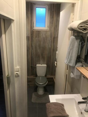 Salle de bains dans l'établissement Hotel Bernieres