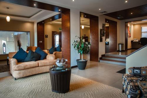The lobby or reception area at Best Western Cumbres Inn Cd. Cuauhtemoc