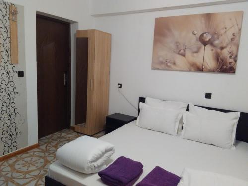Ένα ή περισσότερα κρεβάτια σε δωμάτιο στο Стаи за гости Калина и Милан