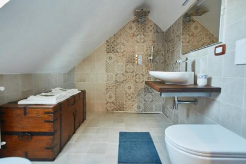 Et badeværelse på Chiar di Luna Apartment
