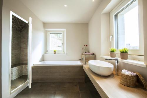 a bathroom with a bath tub and a sink at Fonte al Vento in Cortona