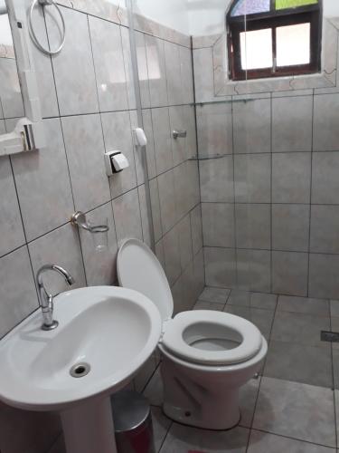 Et badeværelse på Pousada Jacare Pepira