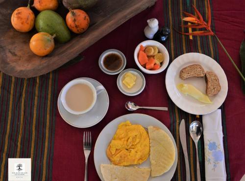 Hommikusöögi valikud saadaval majutusasutuse San Juan de los Guayabos külastajatele