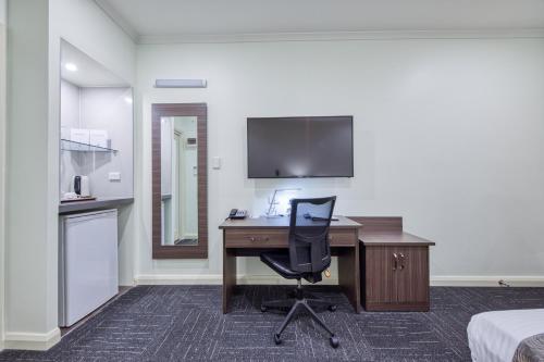 Télévision ou salle de divertissement dans l'établissement Best Western Melbourne Airport