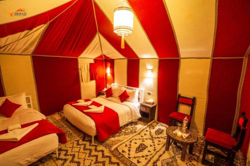 Postel nebo postele na pokoji v ubytování Sirocco Luxury Camp