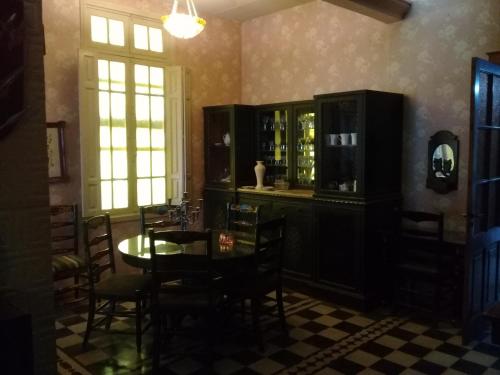 a dining room with a table and chairs at Casa de Campo Finca La Superiora in La Consulta