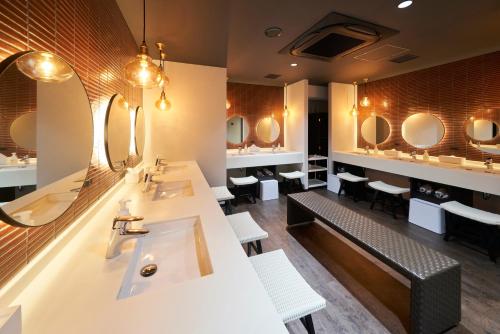 A bathroom at Resol Poshtel Tokyo Asakusa