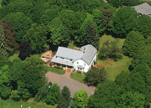 A bird's-eye view of Warm House Retreat Bed and Breakfast