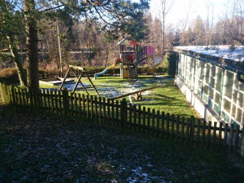 Ein Garten an der Unterkunft Gasthaus Überfuhr