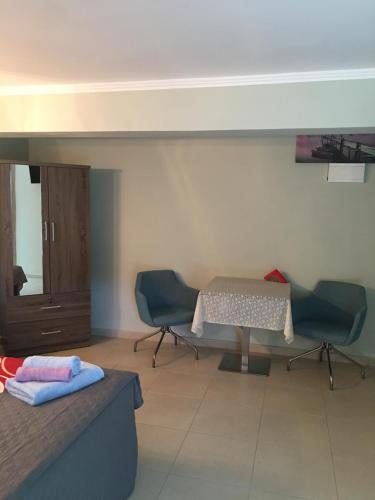 Un lugar para sentarse en Livadia studio