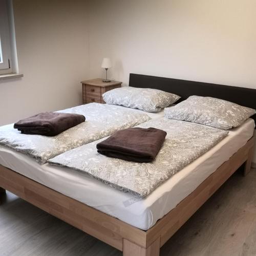 two brown pillows sitting on top of a bed at Ferienhaus am Bach mit großem Garten in Deuerling