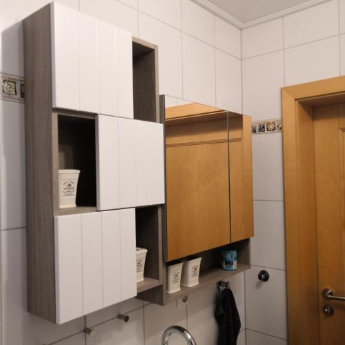 a kitchen with white and brown boxes on the wall at Ferienhaus am Bach mit großem Garten in Deuerling
