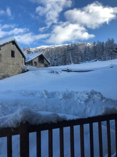 On the pistes of Sauze durante l'inverno