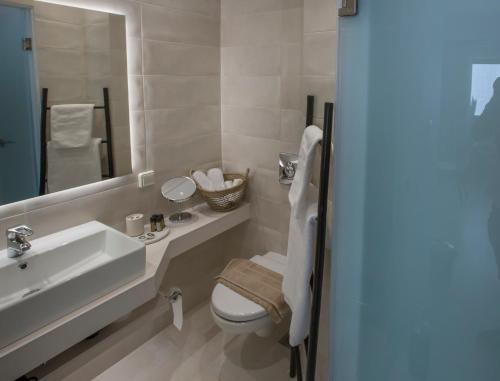 Ermou Stylish Suites by GHH