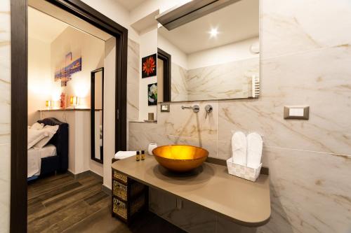 A bathroom at Medici Soderini