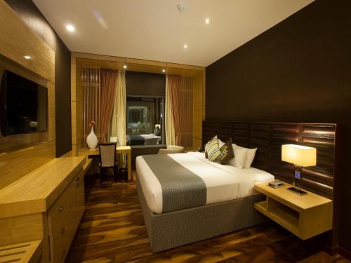 Una cama o camas en una habitación de Ramada by Wyndham Alleppey