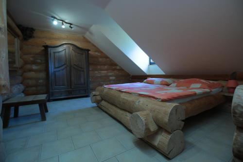 Un pat sau paturi într-o cameră la Usedlost Gerstein