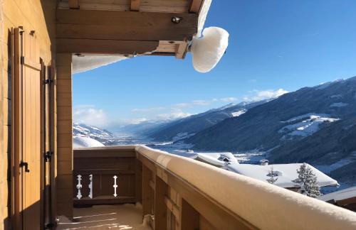 Ein allgemeiner Bergblick oder ein Berglick von des Ferienhauses aus