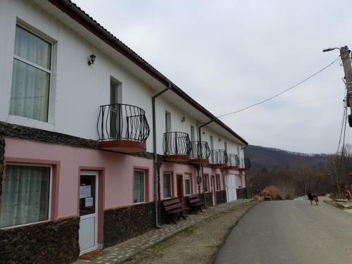 Edificio en el que se encuentra el hostal o pensión