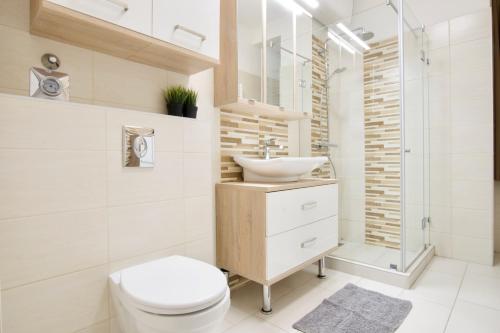 Premium Apartments by Hi5 - Elegant Suites 1056 Budapest, Irányi utca 23. kép - 3