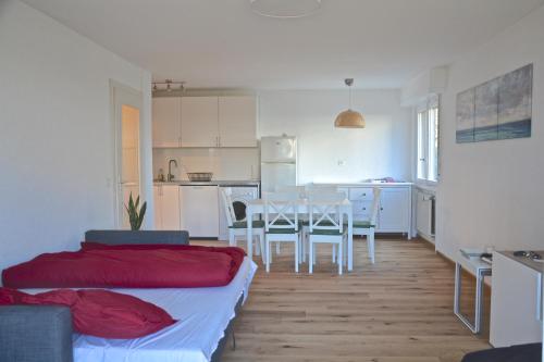 Kuchyň nebo kuchyňský kout v ubytování Plage & Montagne - Appartement familial à proximité de la plage de Préverenges