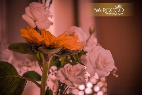 a vase filled with pink and orange flowers at Suite San Rocco Wellness&Spa in Ruvo di Puglia