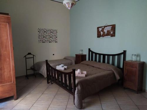 a bedroom with two beds and a dresser at Casa 900 in Pompei