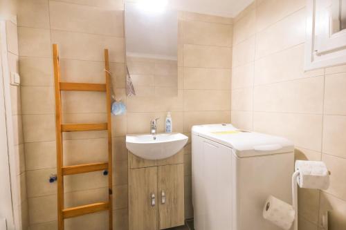 Quiet, fully refurbished apartment in Thessaloniki