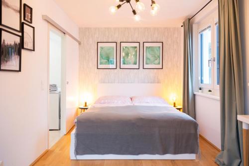 Un pat sau paturi într-o cameră la Green & cozy apartment - 15 min to city center