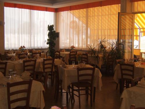 Restaurace v ubytování Hotel Delfino