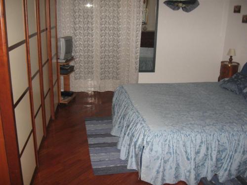 a bedroom with a bed and a window at Mondello Holidays in Mondello