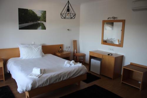 Кровать или кровати в номере Hotel Solar da Charneca