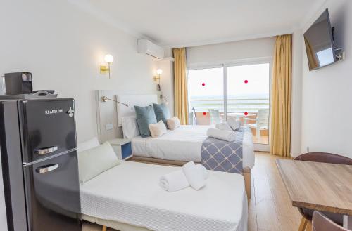 New studio in Stella Maris with stunning Sea Views