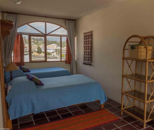 Un pat sau paturi într-o cameră la La Posada del Quinde