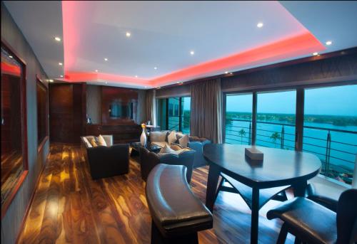 Un lugar para sentarse en Ramada by Wyndham Alleppey
