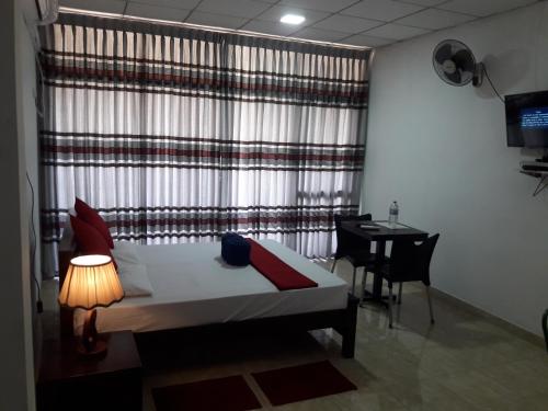 TV a/nebo společenská místnost v ubytování White Wall Hotel