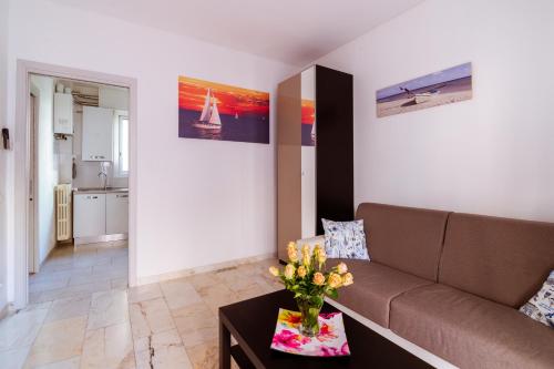 a living room with a couch and a table at Da Cipollina in Pieno Centro in Sanremo