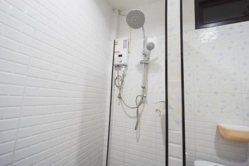 a shower in a bathroom with a sink and a shower at Nararin Garden House in Ban Nong Sa