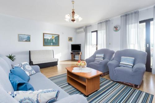 Apartment Paola for max 7 Pax with 3 bedrooms large garden and spacious balconies overlooking the sea