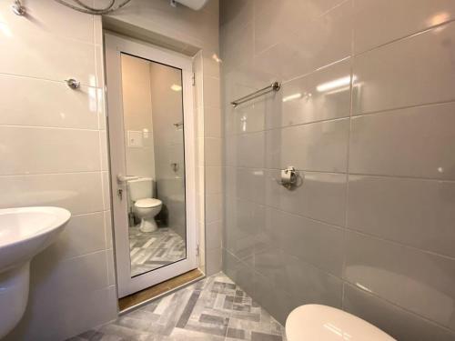 Et badeværelse på Апартамент ГАЛИ