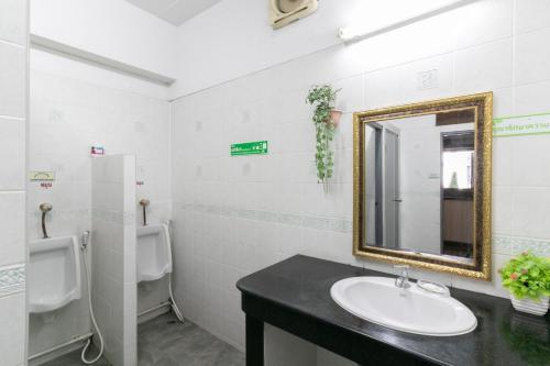 P Park Residence Charansanitwong tesisinde bir banyo