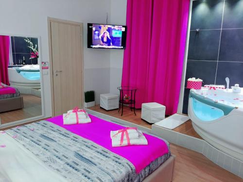 a bathroom with pink curtains and a tub and a bed at Red House in Naples