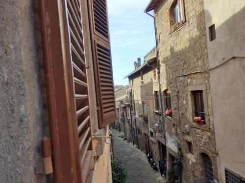 an alley in an italian town with buildings at Viterbo Antica - centro storico in Viterbo