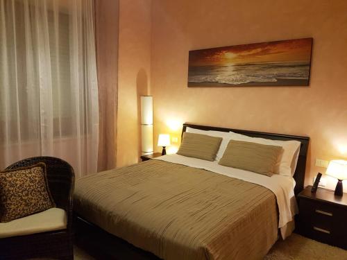 A bed or beds in a room at Villa L'Anfora B&B