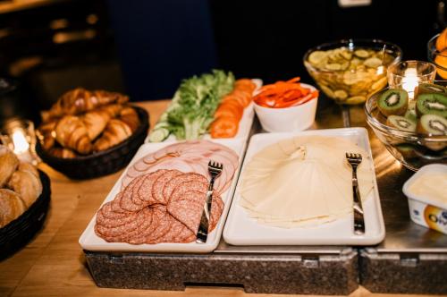 a table with two plates of food with meat and vegetables at Zone Apartments in Ruka