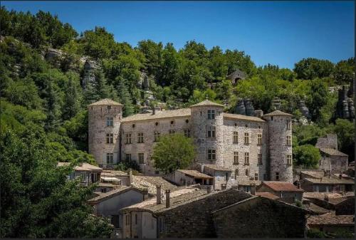 an old castle on top of a mountain at Vogüé Meublé 2 étoiles, Un écrin de beauté et de nature in Vogüé